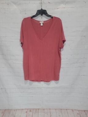 Ava & Viv Rose V-Neck Short Sleeve Tee